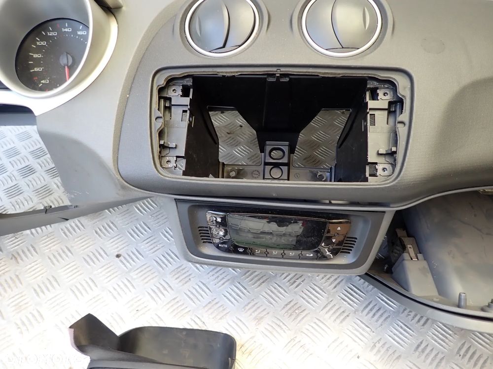 KOKPIT DESKA ROZDIELCZA SEAT IBIZA IV , WERSJA 5 DRZWIOWA - 7
