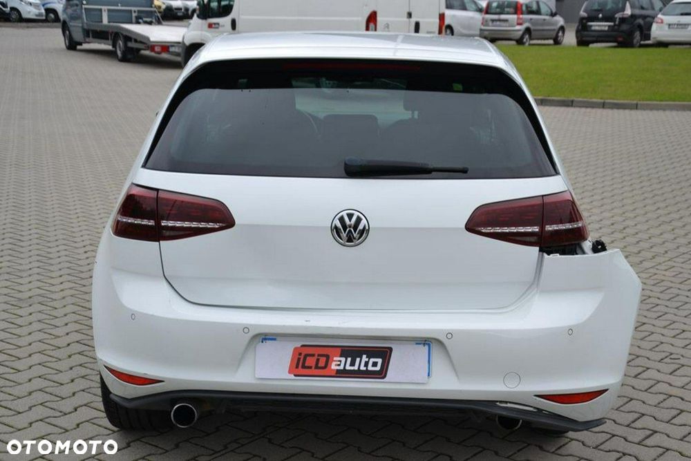 Volkswagen Golf - 6
