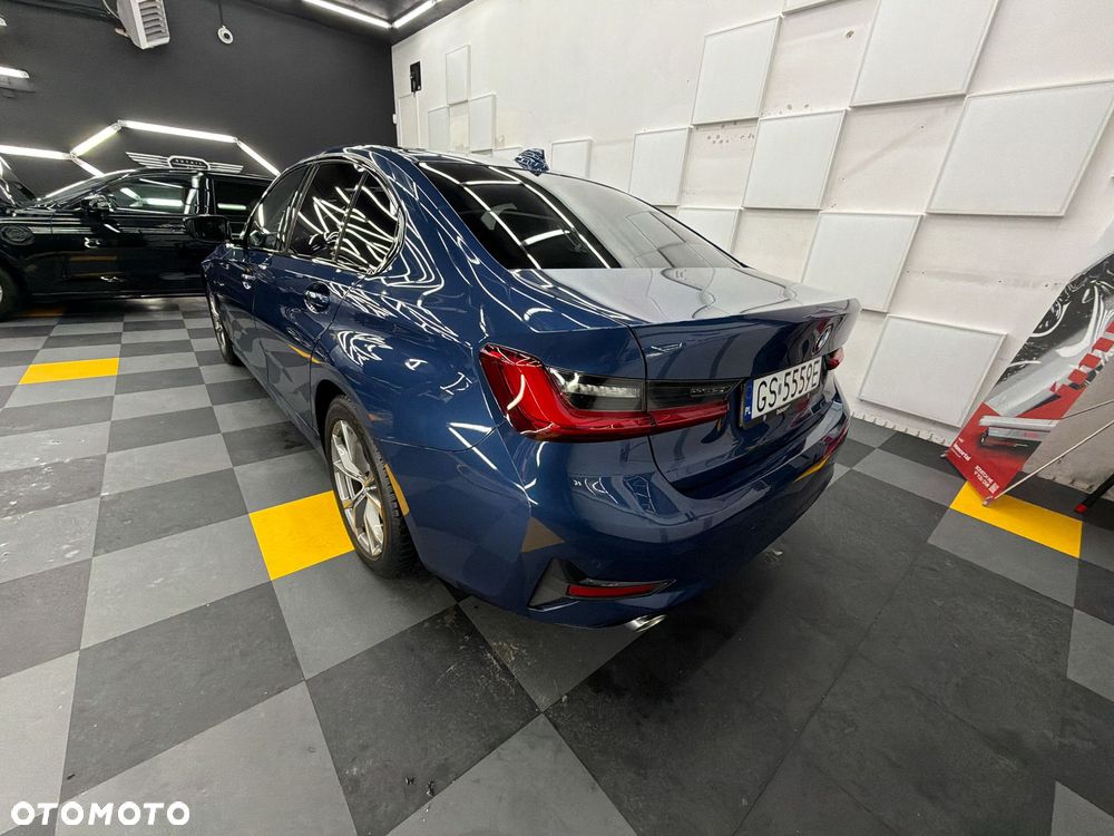 BMW Seria 3 318d Sport Line - 12