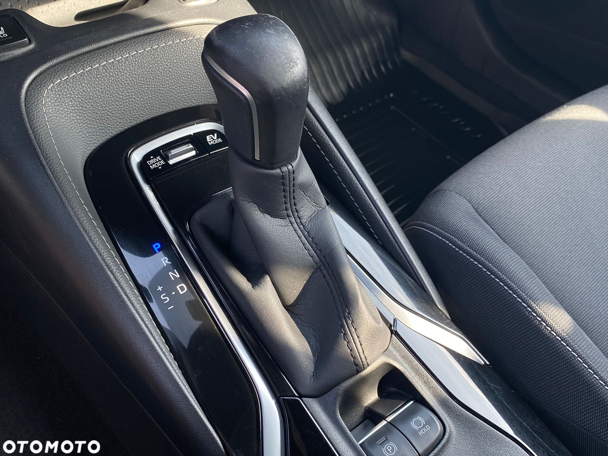 Toyota Corolla 2.0 Hybrid Comfort - 18