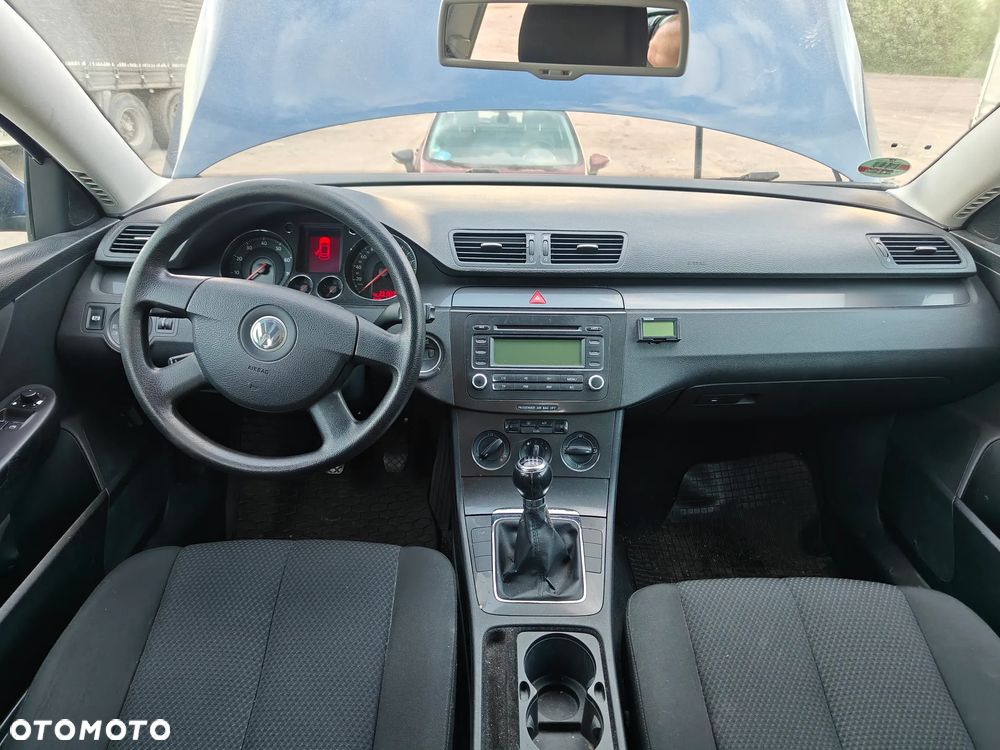 Volkswagen Passat 1.6 FSI Comfortline - 12