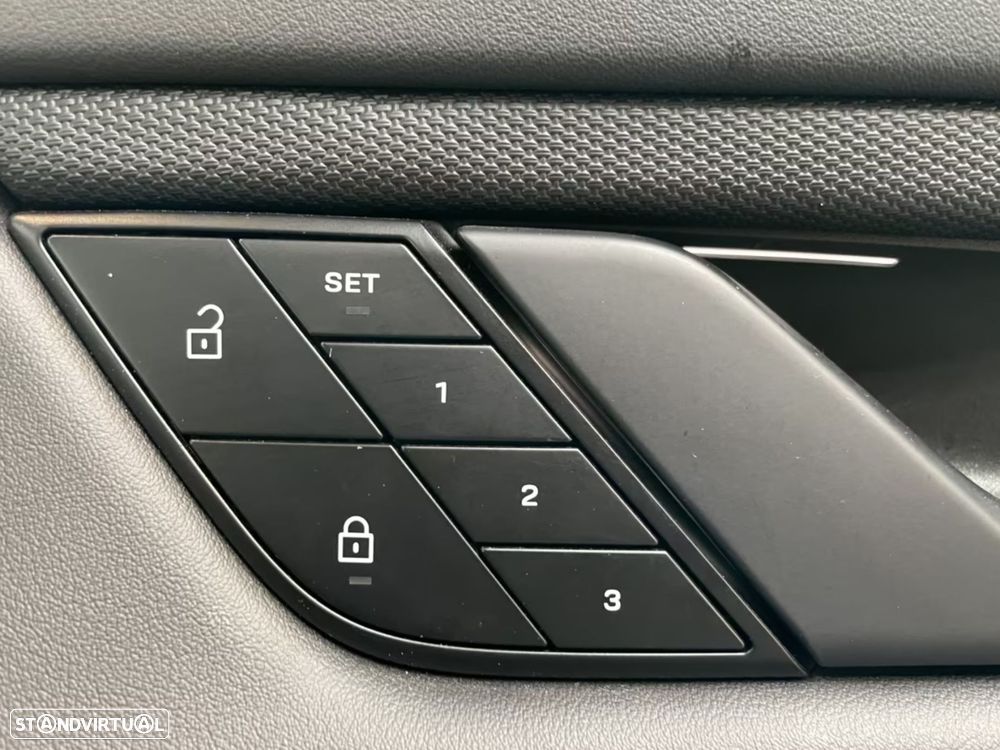 Porsche Taycan Sport Turismo - 18