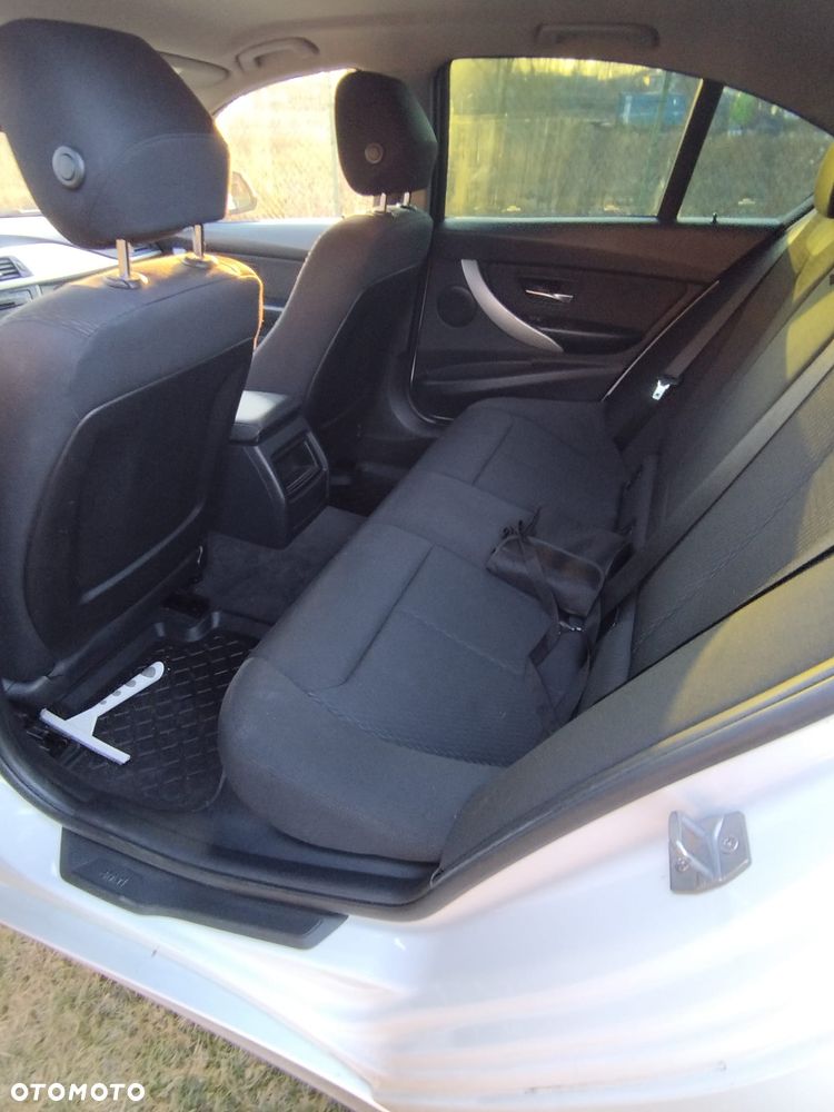 BMW Seria 3 318d - 9