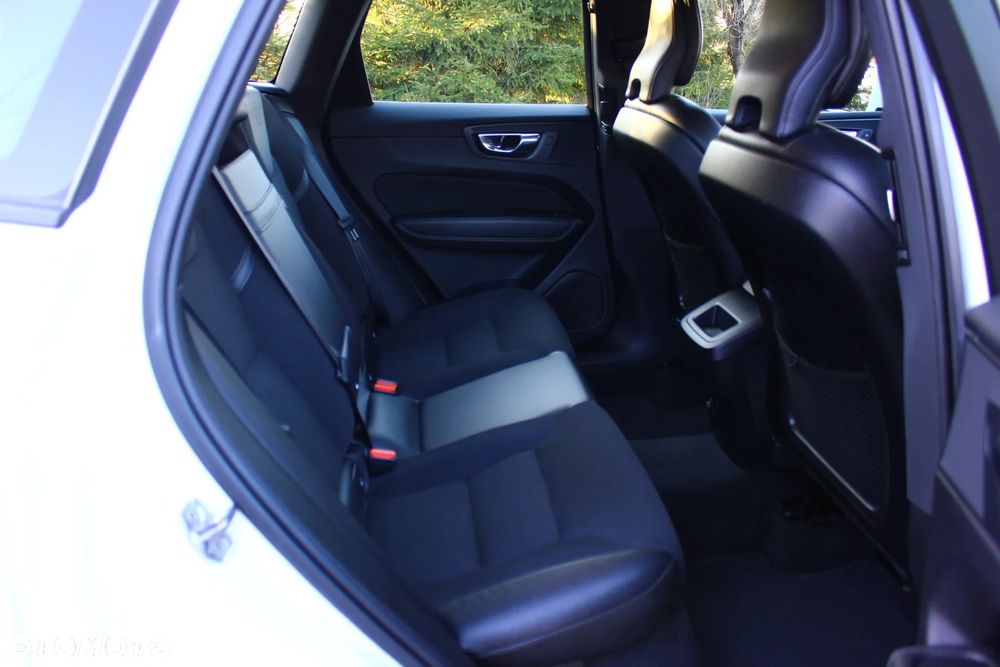 Volvo XC 60 D4 Momentum Pro - 36