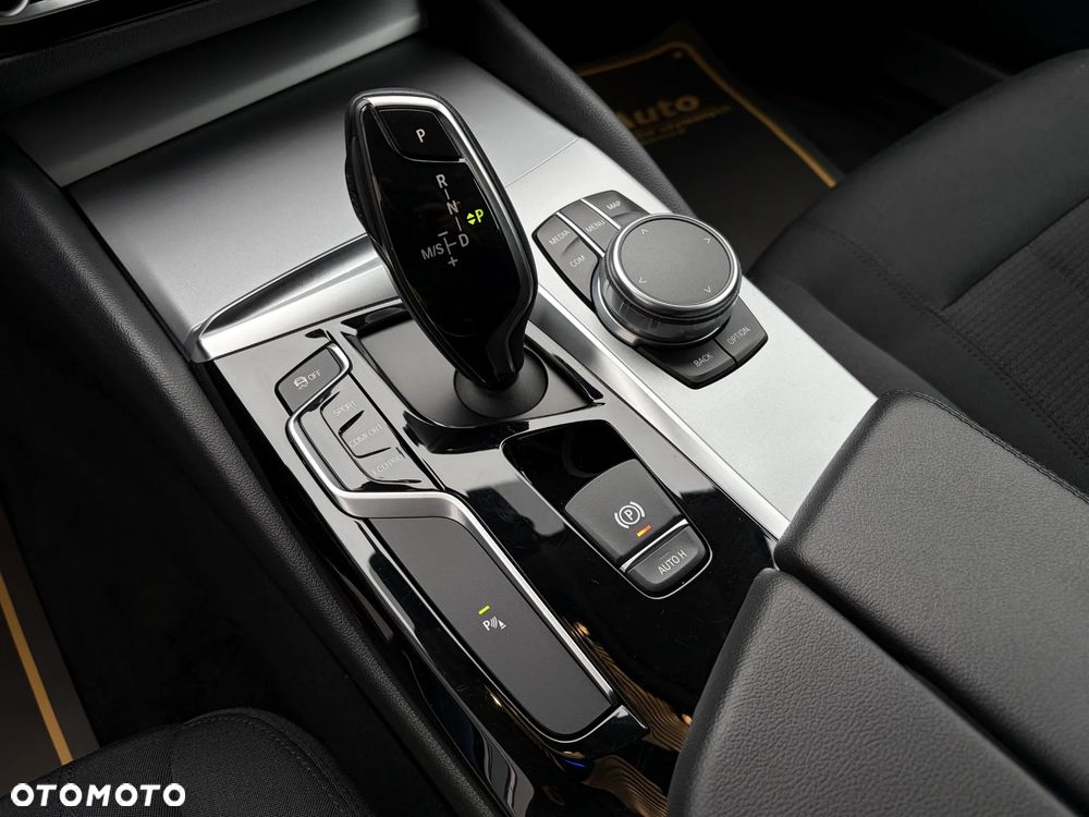 BMW Seria 5 520d - 30
