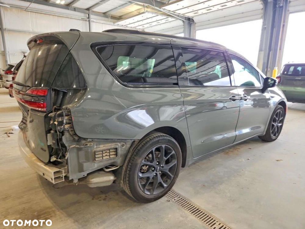 Chrysler Pacifica - 5