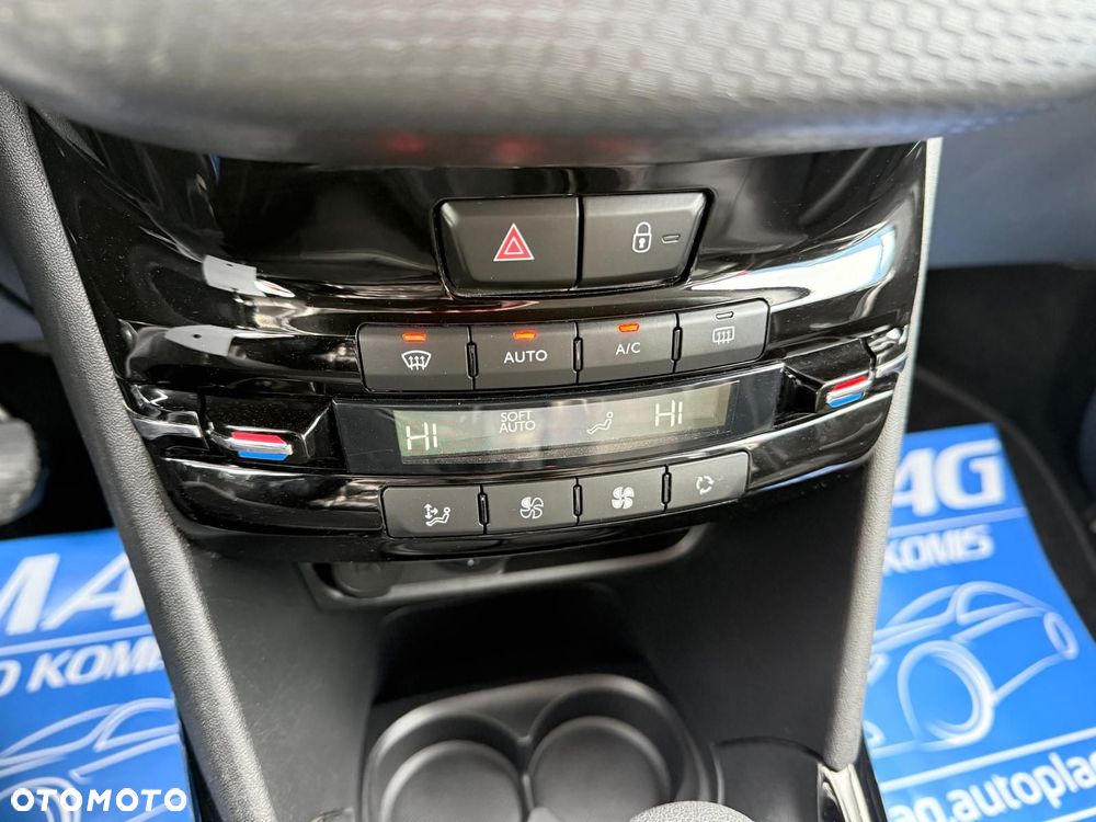 Peugeot 2008 1.2 Pure Tech GPF Style S&S EAT6 - 28