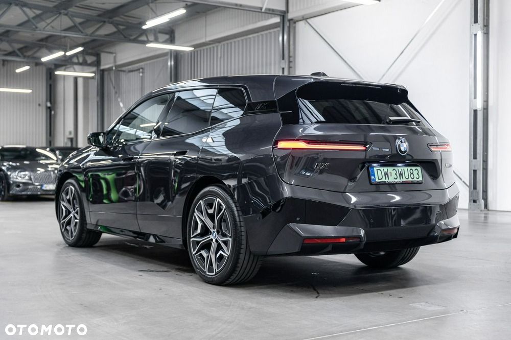 BMW iX - 8