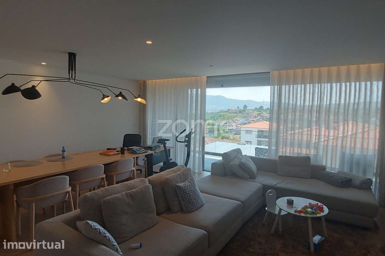 Moradia T3 Nova com Vistas Panorâmicas sobre a Cidade - Grande imagem: 2/19