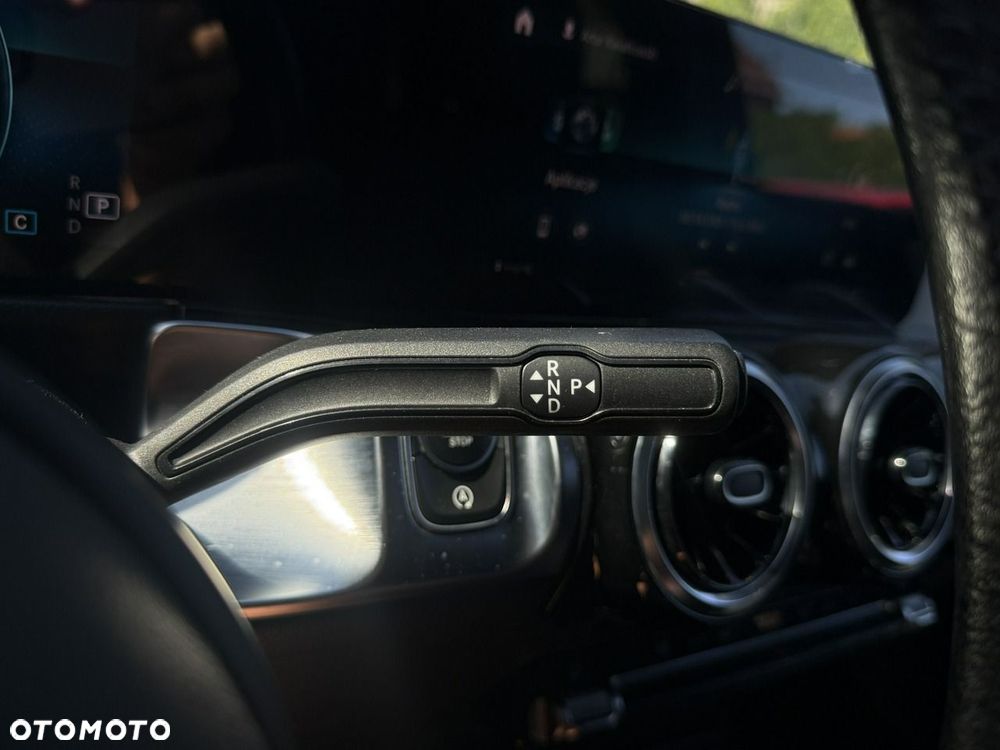 Mercedes-Benz GLB 200 7G-DCT - 11