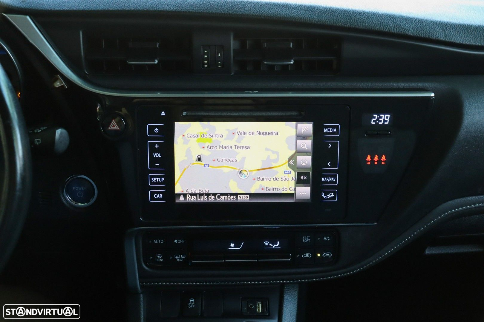 Toyota Auris Touring Sports 1.8 HSD Comfort +P.Techno+P.Sport - 11