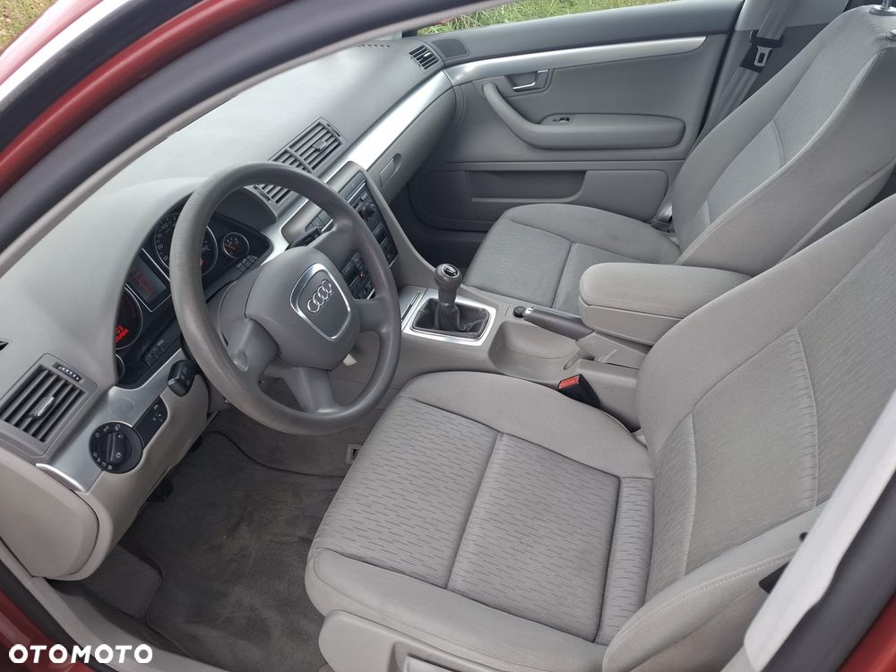 Audi A4 Limousine - 11