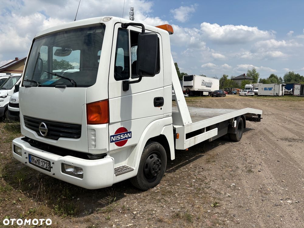 Nissan Atleon - 2