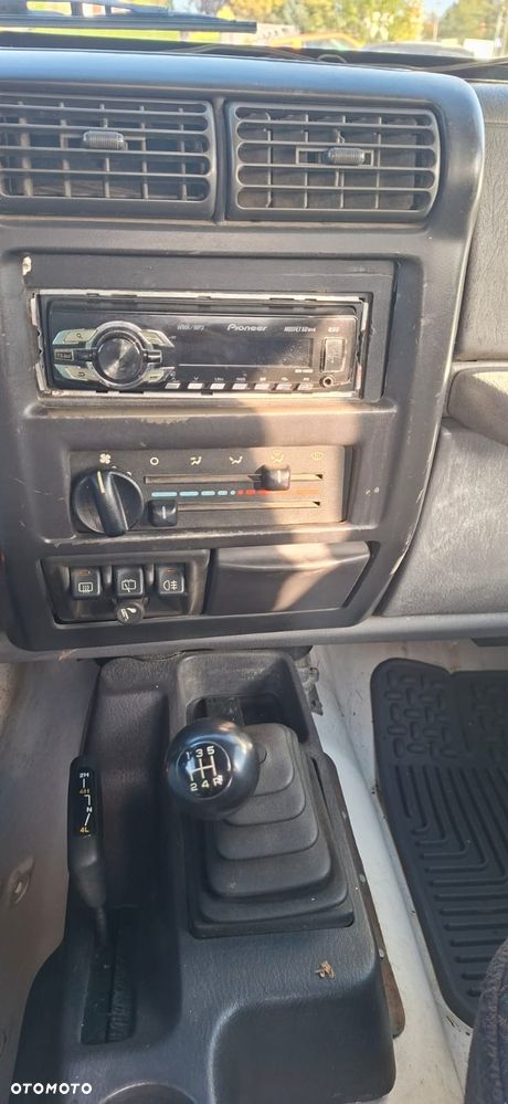 Jeep Wrangler 2.5L - 16
