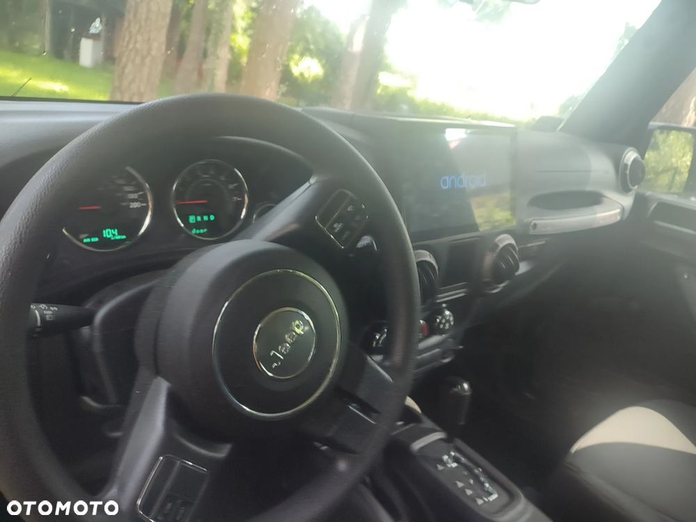 Jeep Wrangler - 12