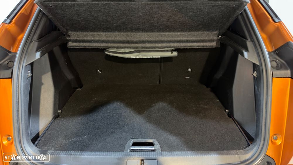 Peugeot 2008 1.2 PureTech Allure EAT8 - 37