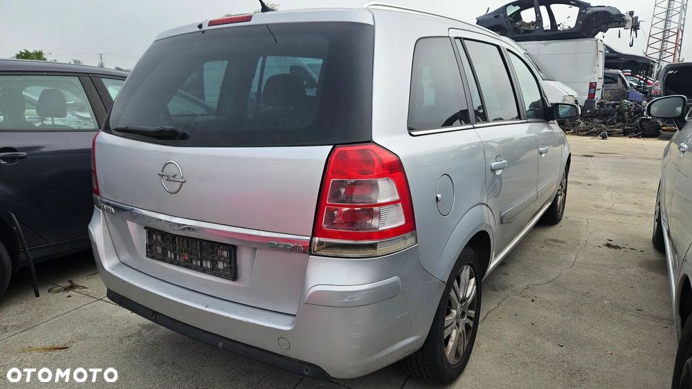 Opel Zafira B Lift 1,7 CDTI 81kW 110KM 2010r Z176 6-bieg - 3