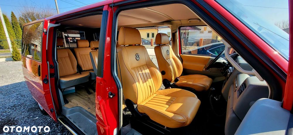 Volkswagen Caravelle - 14