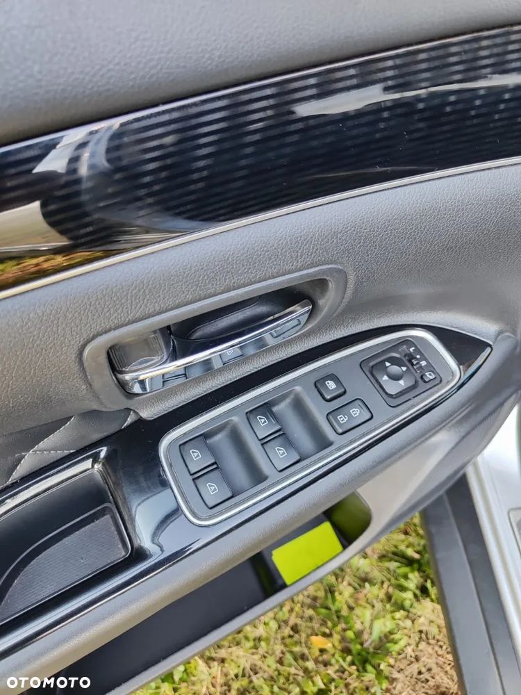 Mitsubishi Outlander - 16