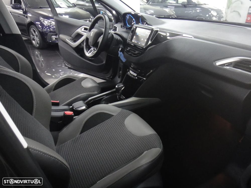 Peugeot 2008 PureTech 110 Stop&Start EAT6 Allure — fotografia 16