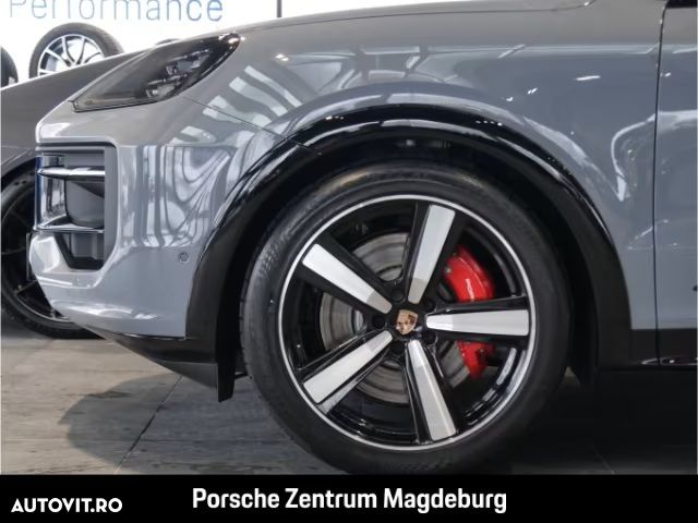 Porsche Cayenne Coupe GTS - 16