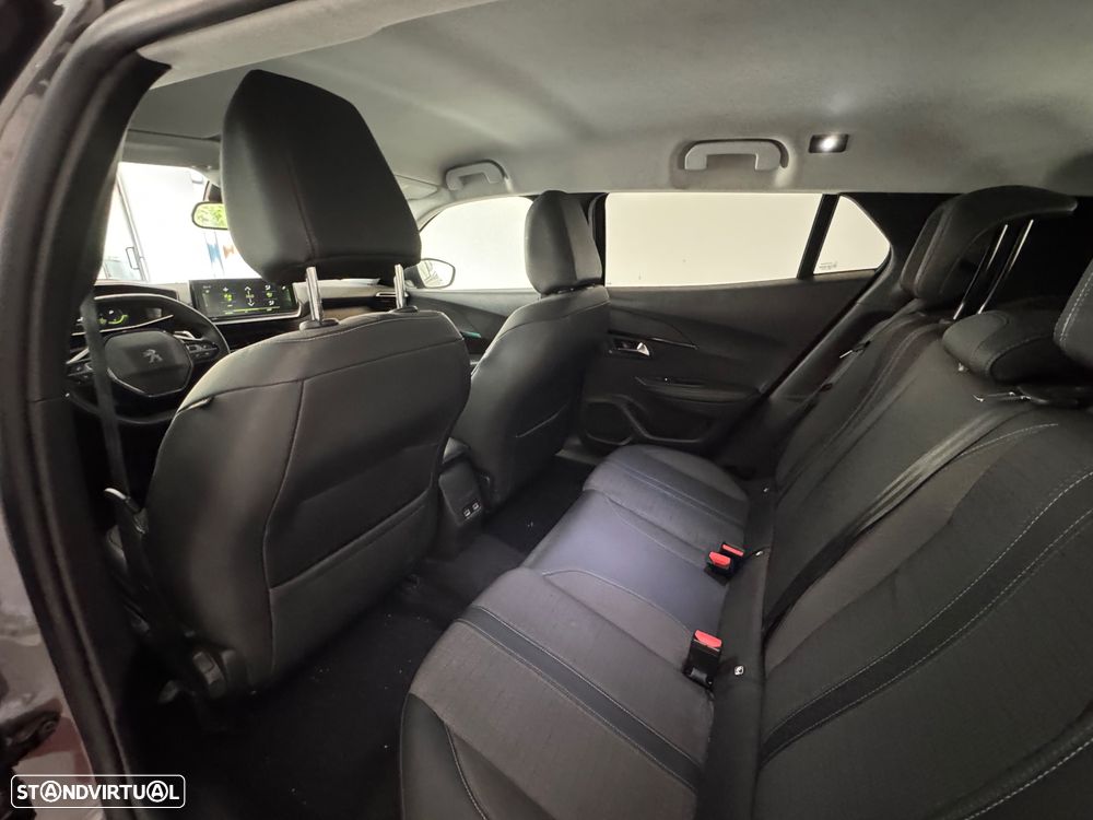 Peugeot 2008 1.2 PureTech Allure EAT8 - 15