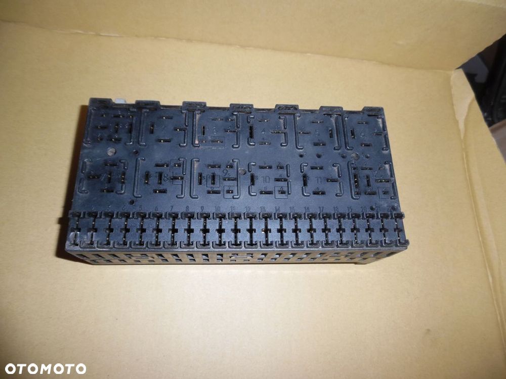 VW T4 1.9TD 2.4D SKRZYNKA BEZPIECZ.MODUŁ WKŁAD - 2