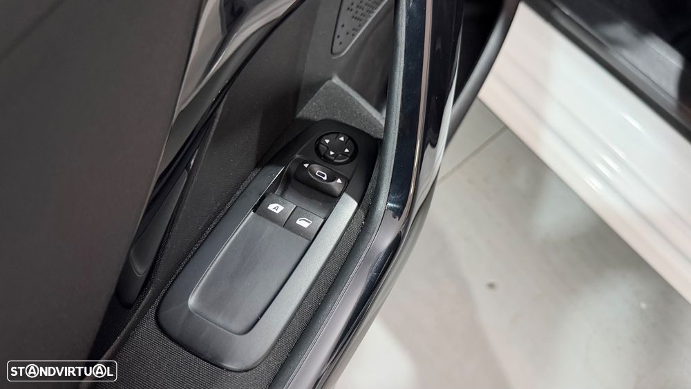 Peugeot 208 1.2 PureTech Signature - 18