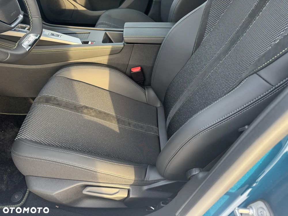 Peugeot 408 1.2 PureTech mHEV GT S&S e-DSC6 - 11
