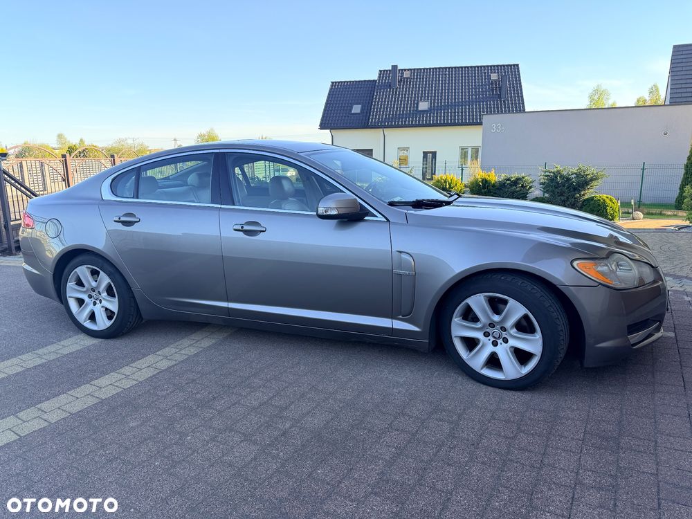 Jaguar XF 2.7 V6 Premium Luxury - 4