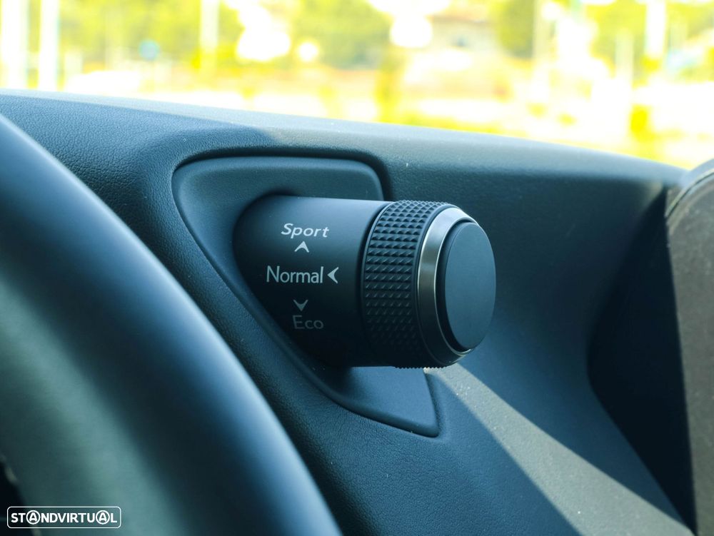 Lexus UX 250h Premium - 30
