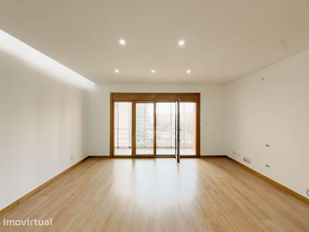 Apartamento T3 nas Colinas do Cruzeiro com Garagem - Grande imagem: 2/38