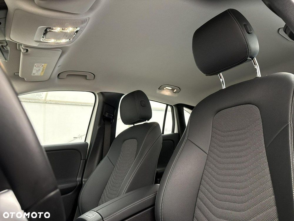 Mercedes-Benz GLA - 12