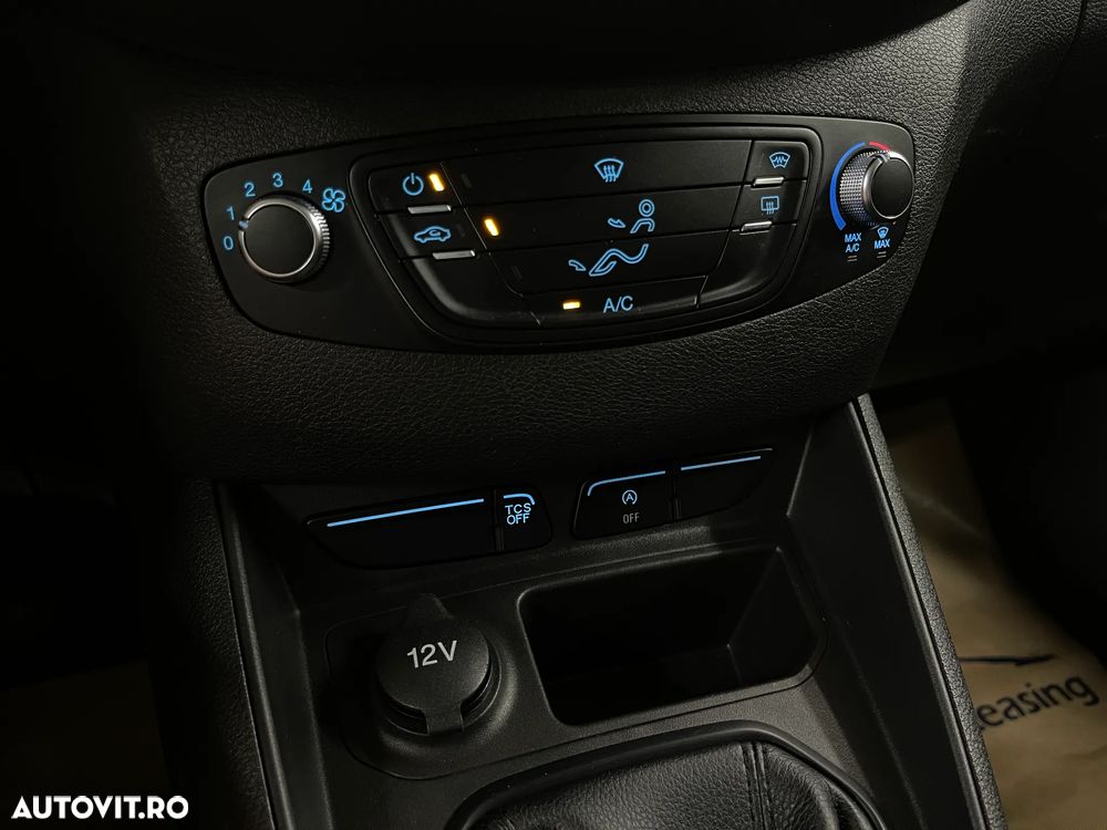 Ford Transit Courier - 12