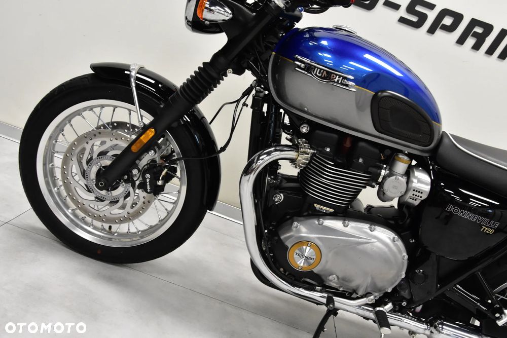 Triumph Bonneville - 13