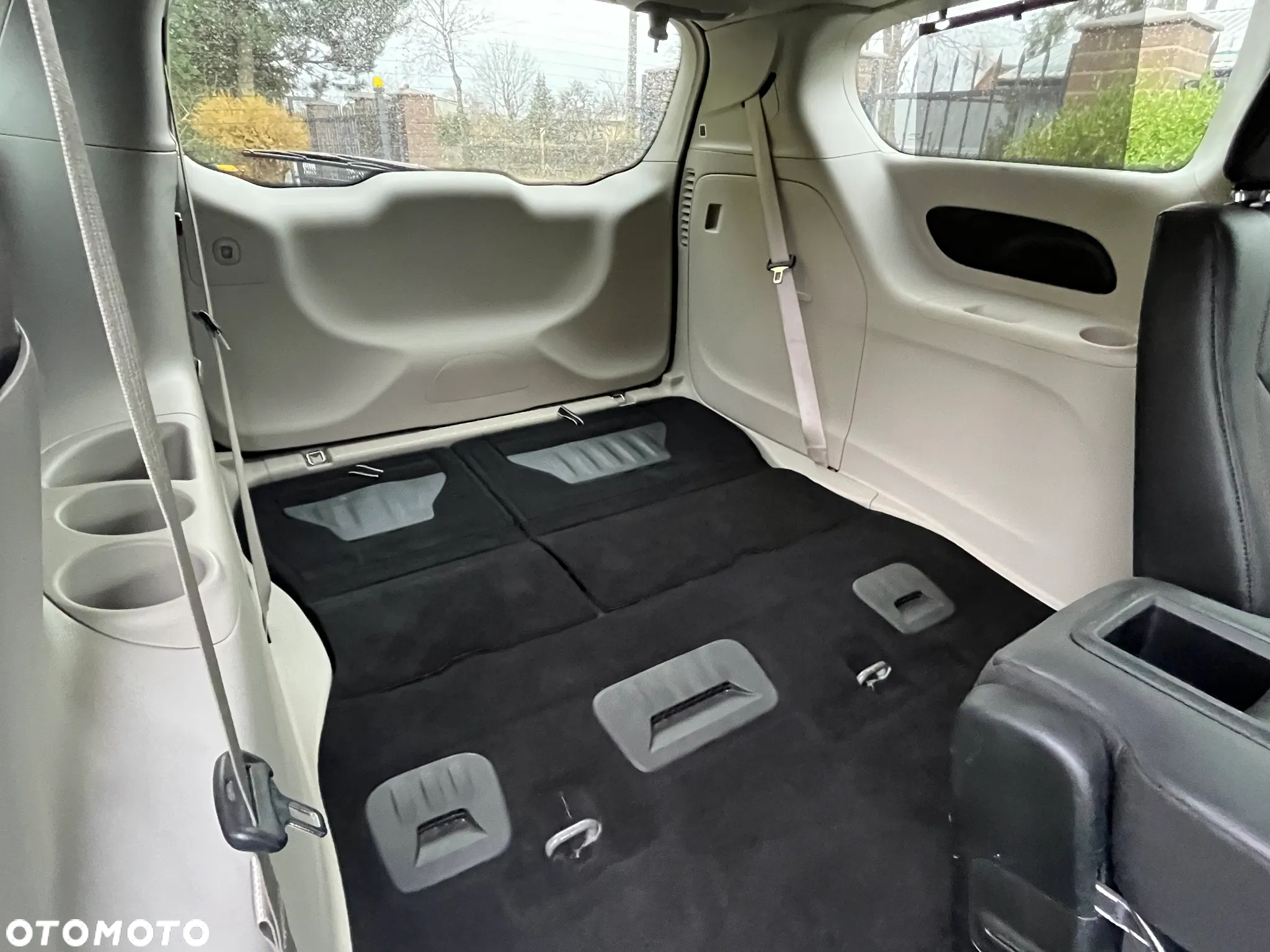 Chrysler Pacifica - 29