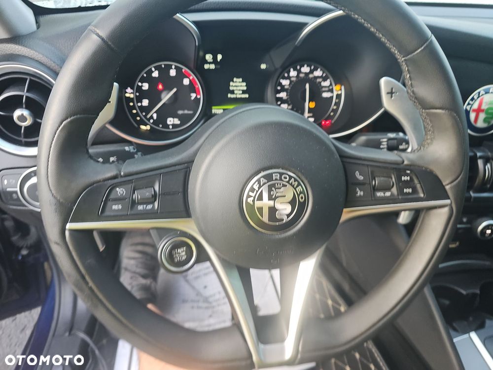 Alfa Romeo Giulia - 8