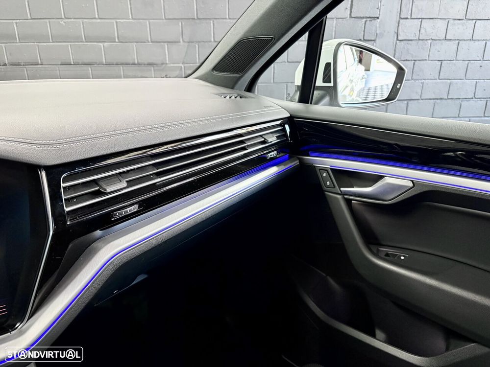 VW Touareg 3.0 V6 e-Hybrid 4Motion Aut. Elegance - 22