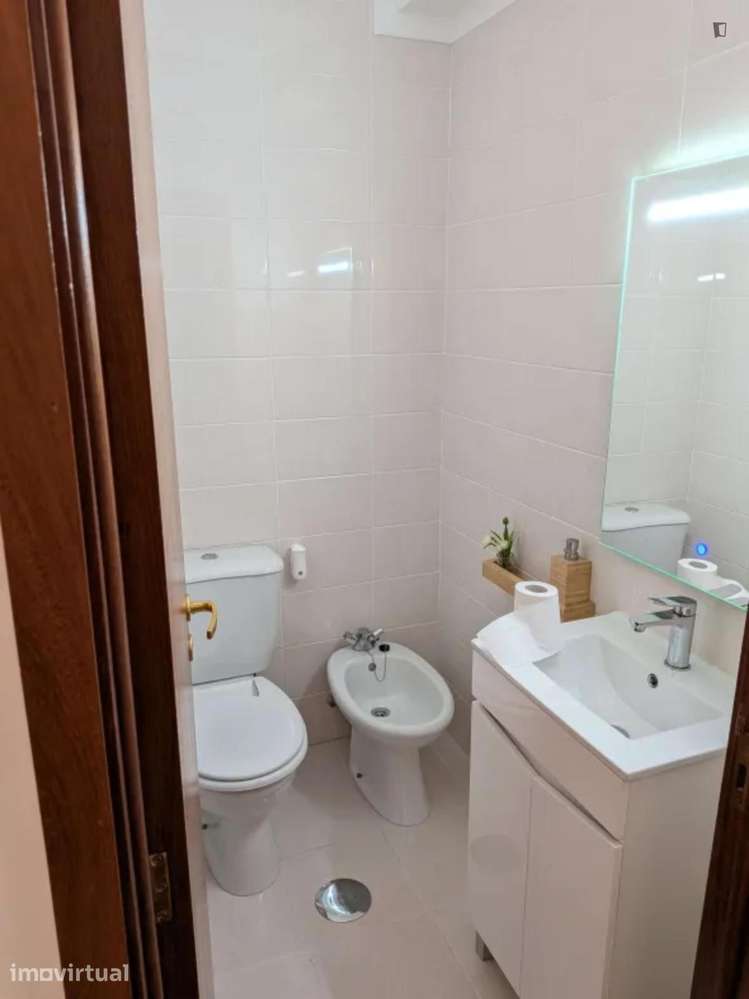 Quarto - localizado em Campanhã Porto - Grande imagem: 5/9