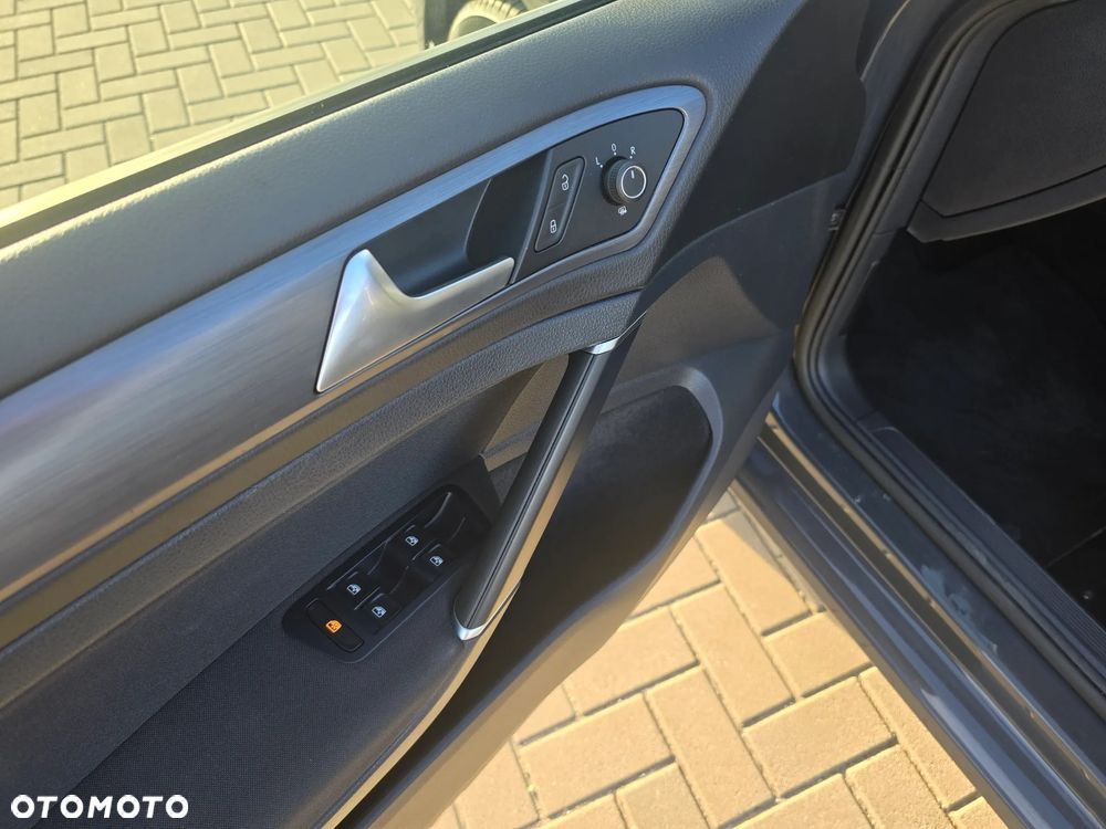 Volkswagen Golf - 23