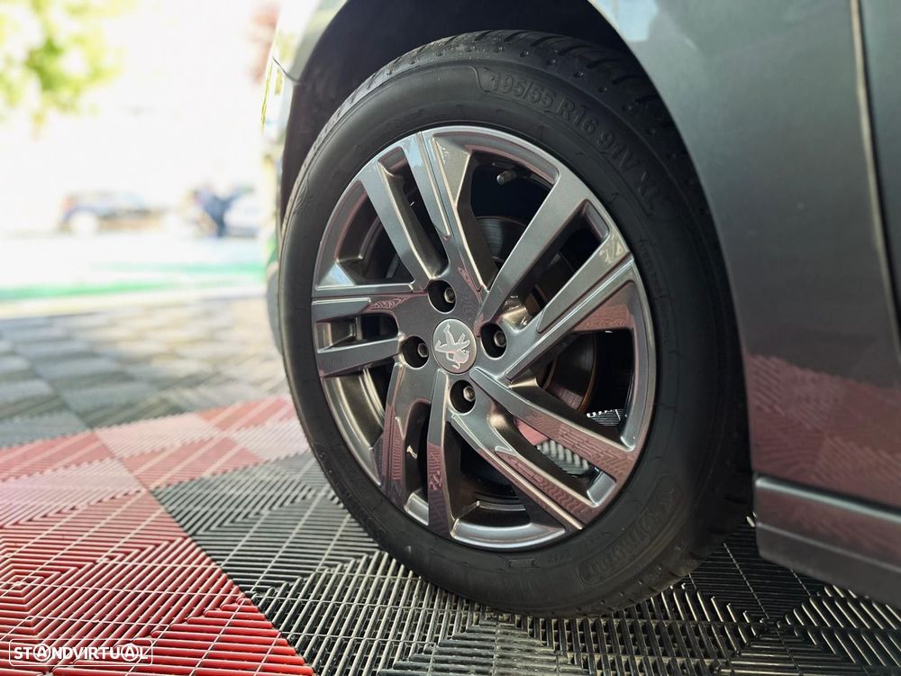Peugeot 208 1.2 PureTech Active Pack - 17