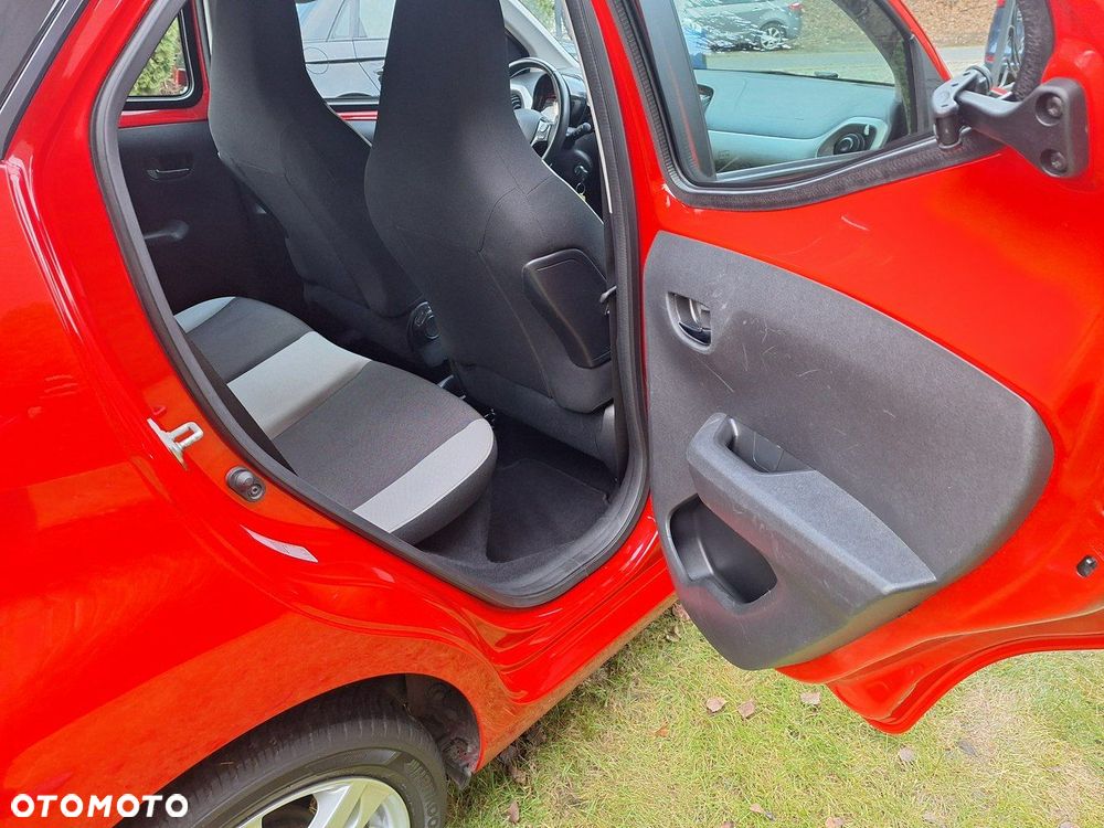 Toyota Aygo x-play touch - 18