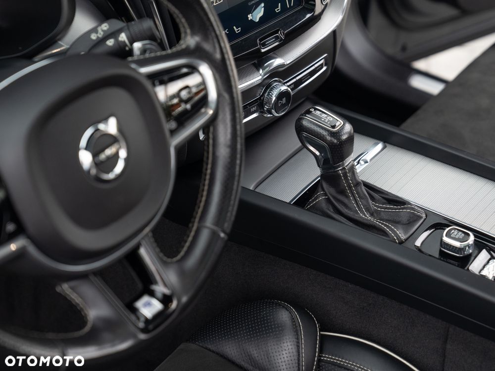 Volvo XC 60 D4 AWD Geartronic RDesign - 31