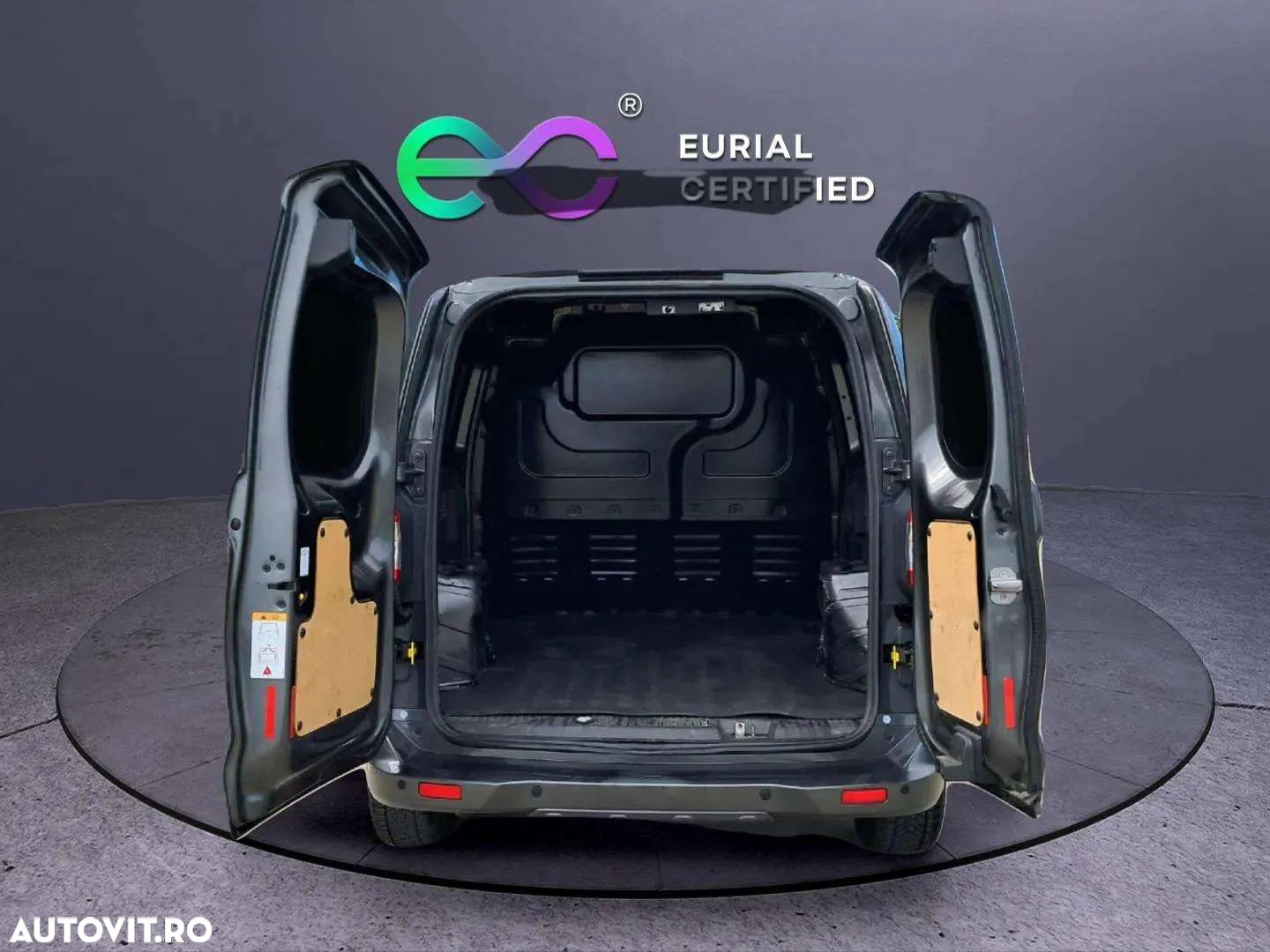 Ford Transit Courier - 13