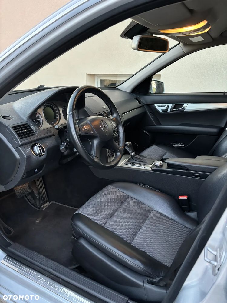 Mercedes-Benz Klasa C 320 CDI DPF 7G-TRONIC Avantgarde - 9