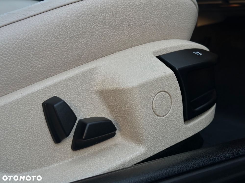 BMW Seria 5 530d xDrive Touring Sport-Aut Modern Line - 39