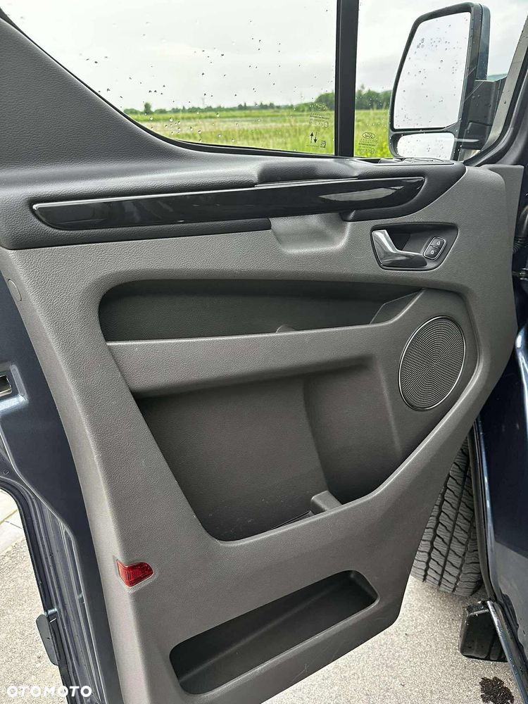 Ford Tourneo Custom - 22