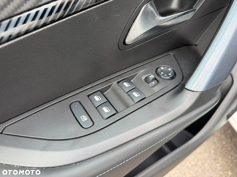 Peugeot 2008 1.5 BlueHDi Allure S&S EAT8 - 28