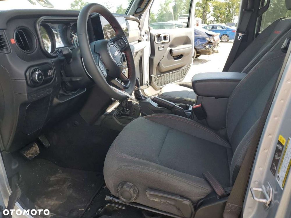 Jeep Wrangler - 8