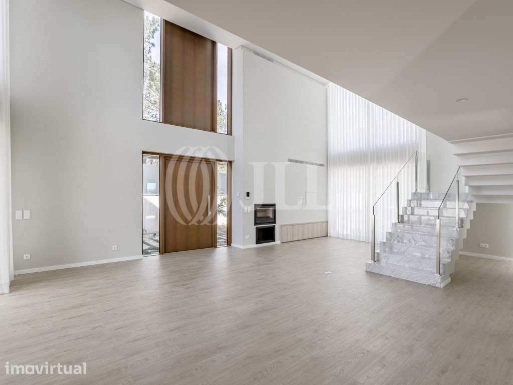 Moradia T4 com jardim e piscina no Estoril - Grande imagem: 4/33